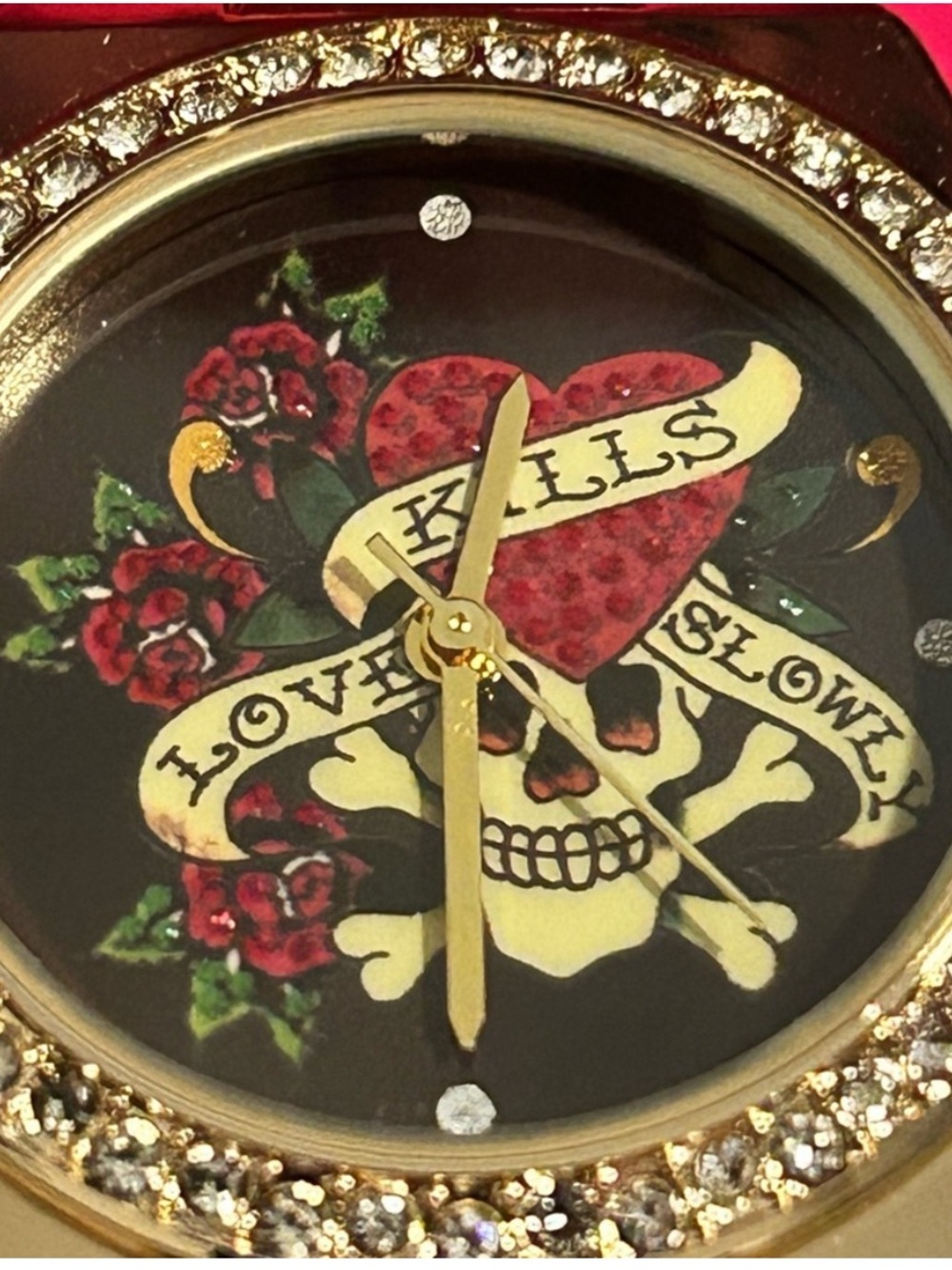 ED HARDY- NIB!! “LOVE KILLS SLOWLY” LADIES WATCH W/ ADJUSTABLE GOLD-TONE BAND - Picture 2 of 5